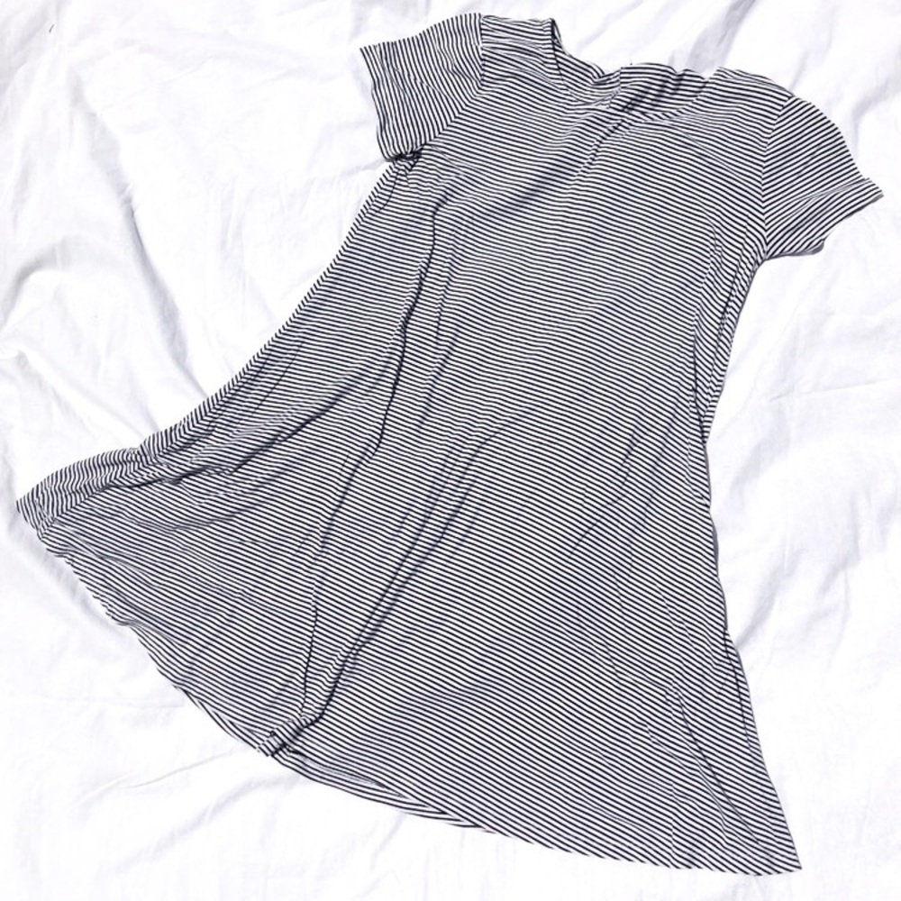 Old Navy | White and Black Striped T Shirt Dress M